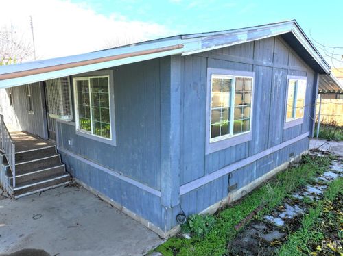 142 W 11th Pl, Delano, CA, 93215-1836 | Card Image