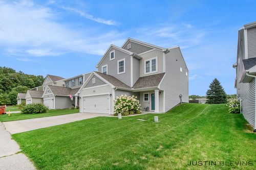 1352 Highland Hl, Lowell, MI, 49331-8832 | Card Image