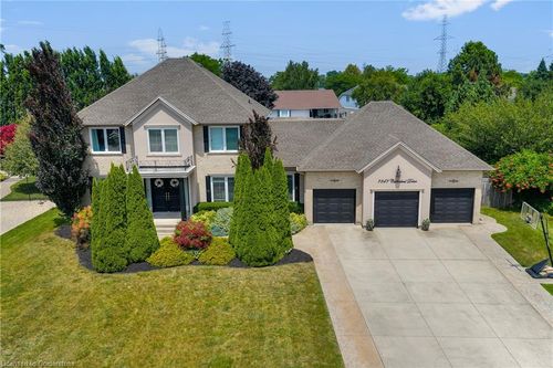 7847 Cathedral Dr, Niagara Falls, ON, L2H2Z3 | Card Image