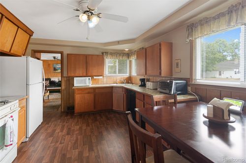 190 Rustic Cir, White Lake, MI, 48386-2773 | Card Image