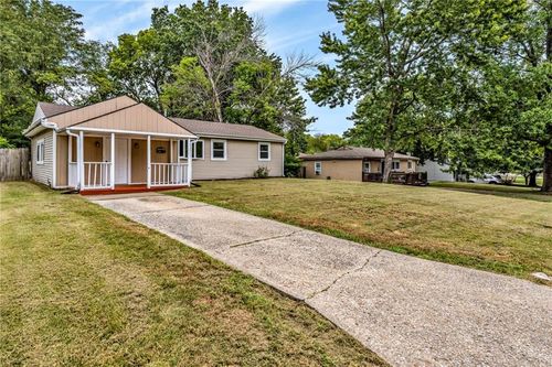 810 Ne 62nd St, Gladstone, MO, 64118-4707 | Card Image