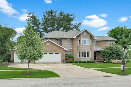 3901 White Eagle Dr, Naperville, IL, 60564 | Card Image