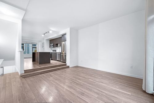 165-8168 136a St, Surrey, BC, V3W2Z6 | Card Image