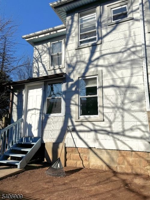 1759 Whittier St, Rahway, NJ, 07065-4239 | Card Image