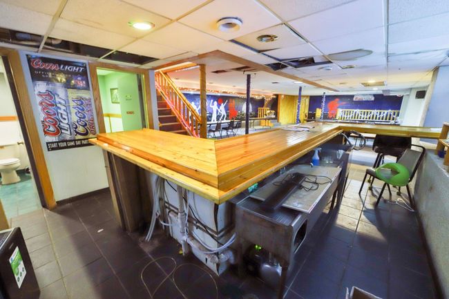 Lower Level Bar | Image 26