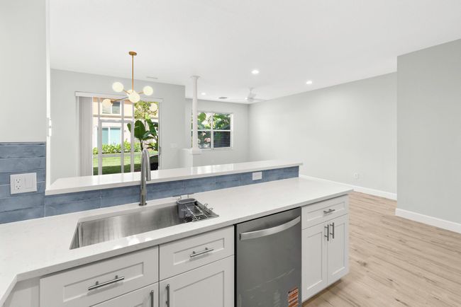 216 River Bluff Ln, Condo with 3 bedrooms, 3 bathrooms and null parking in Royal Palm Beach FL | Image 6