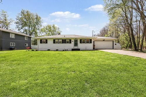 525 Forest Ln, Parma, MI, 49269-9526 | Card Image