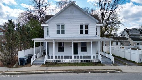 31 Union St, Glens Falls, NY, 12801-2878 | Card Image