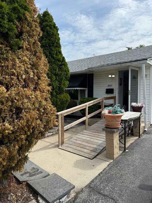 8925 S Komensky Ave, Hometown, IL, 60456-1221 | Card Image