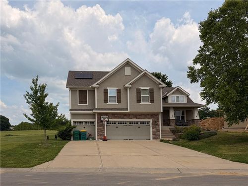 13317 Davis Ave, Bonner Springs, KS, 66012-1701 | Card Image