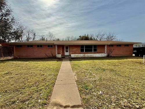 2300 Se 11th St, Mineral Wells, TX, 76067-6766 | Card Image