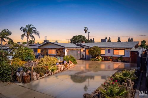 3815 Hoffman Ave, Bakersfield, CA, 93309-5115 | Card Image
