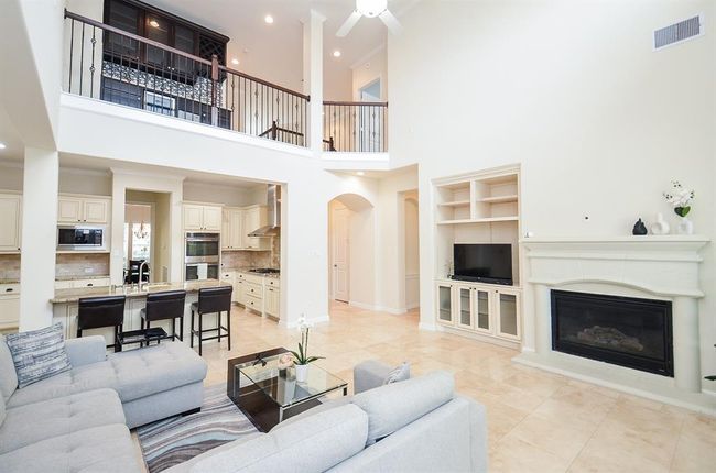 Overview showing the wet bar upstairs. | Image 17