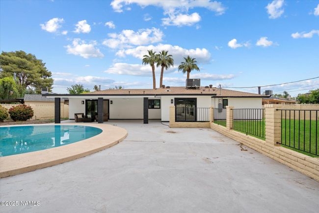 Fenced pool area | Image 30