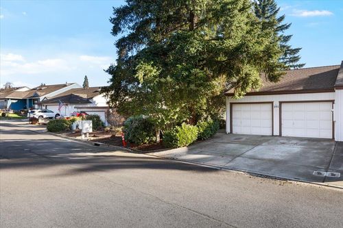 251 Mt Echo Dr, Medford, OR, 97504-7500 | Card Image