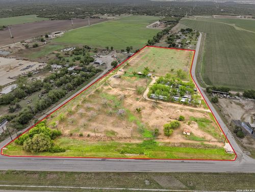 135 County Road 480, Castroville, TX, 78009-5816 | Card Image