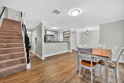 711 Worthshire St, Houston, TX, 77008-6432 | Card Image