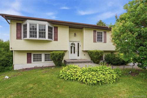 11 Applesauce Ln, Wappingers Falls, NY, 12590-3815 | Card Image