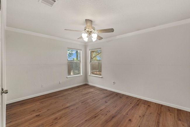 Third bedroom overlooking the back yard | Image 26