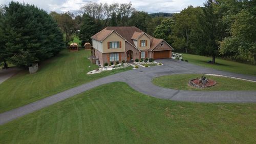 140 Grove St, Cedar Bluff, VA, 24609-9204 | Card Image