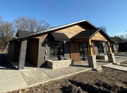 1910 Calumet Ave, Valparaiso, IN, 46383-2704 | Card Image