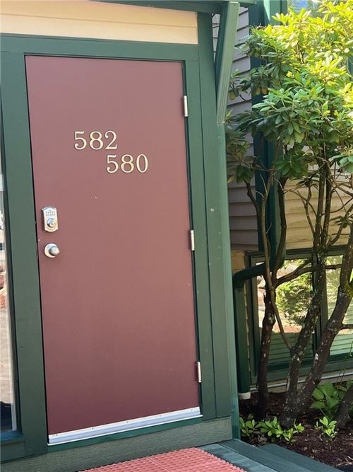 582 Laurel Pond, Farmington, PA, 15437 | Card Image