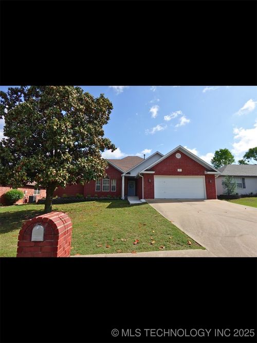 208 Greentree Dr, Tahlequah, OK, 74464-4157 | Card Image