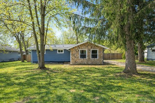 203 Chaney St, Van Buren Twp, MI, 48111-3509 | Card Image