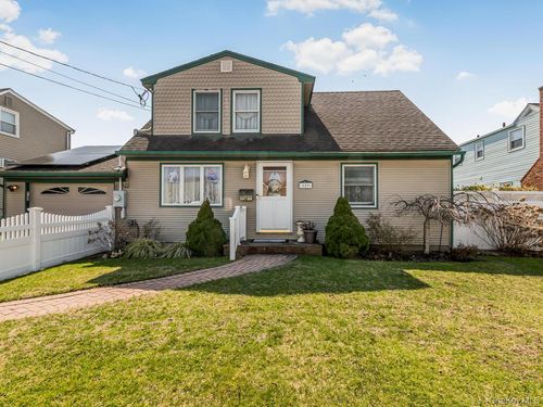 159 Montgomery Ave, Oceanside, NY, 11572-4024 | Card Image