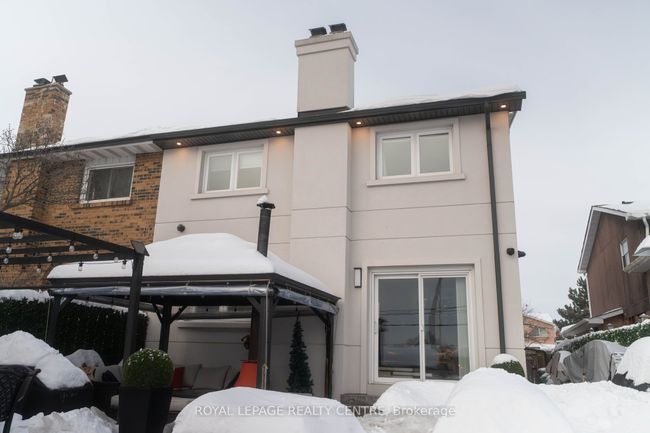 110 Simmons Blvd, House attached with 6 bedrooms, 3 bathrooms and 4 parking in Brampton ON | Image 35