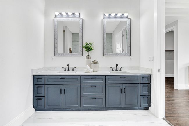 Primary Bathroom | Image 23