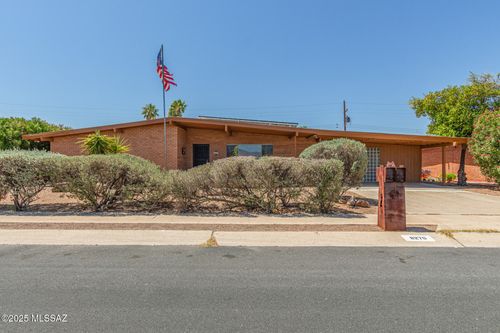 8270 E Vicksburg St, Tucson, AZ, 85710-2929 | Card Image