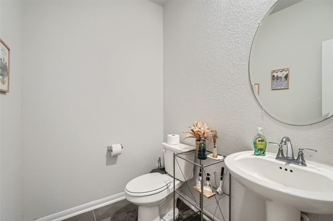 Half bathroom on main | Image 20