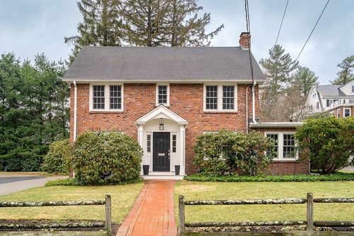 66 Moffat Rd, Waban, MA, 02468-1115 | Card Image