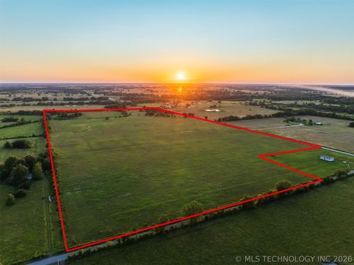 77 E Steve Owens Blvd, Miami, OK, 74354-7711 | Card Image