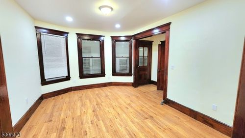 37 Park Ave, West Orange, NJ, 07052-5526 | Card Image