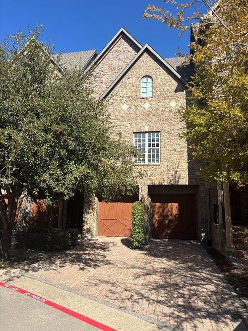 563 Rockingham Dr, Irving, TX, 75063-8063 | Card Image