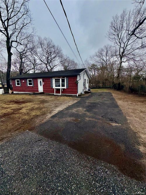 546 Granny Rd, Medford, NY, 11763-1645 | Card Image