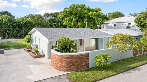 6 Silver Springs Dr, Key Largo, FL, 33037-2525 | Card Image