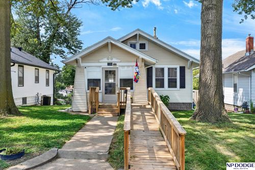 1106 S 43rd St, Omaha, NE, 68105-1719 | Card Image