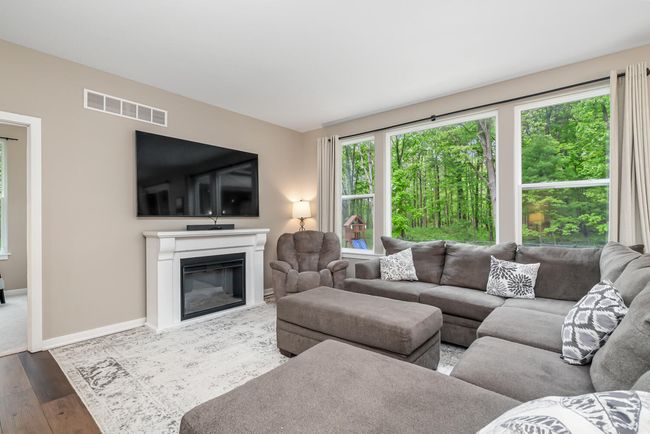 Living Room | Image 9