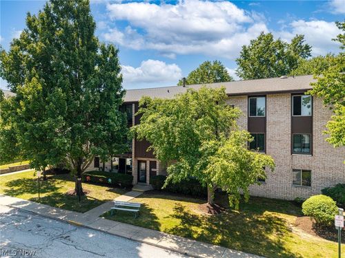 f101-16400 Heather Ln, Middleburg Heights, OH, 44130-8304 | Card Image