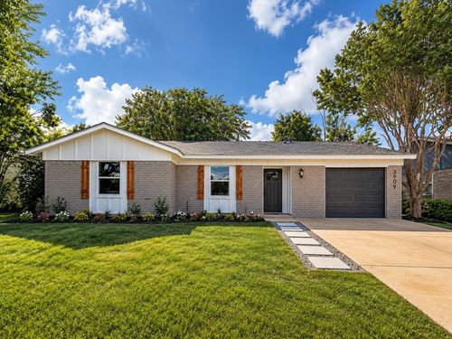 3909 Ambassador Way, Balch Springs, TX, 75180-2905 | Card Image