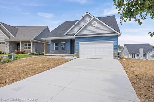 7453 Village Ct, Springfld Twp, MI, 48350-2555 | Card Image