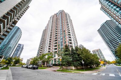 812 - 7 Lorraine Dr, Condo with 3 bedrooms, 2 bathrooms and 1 parking in North York ON | Image 1