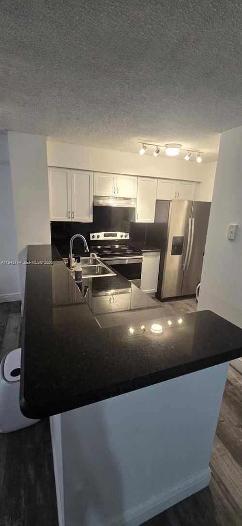 17-11-530 S Park Rd, Hollywood, FL, 33021 | Card Image