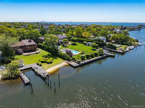 164 W Islip Rd, West Islip, NY, 11795-4538 | Card Image