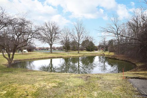 2525 White Oak Pl, Flint, MI, 48532-5402 | Card Image