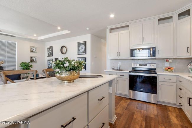 Kitchen with Island | Image 11