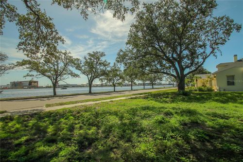 424 Channel Dr, Tampa, FL, 33606-3719 | Card Image